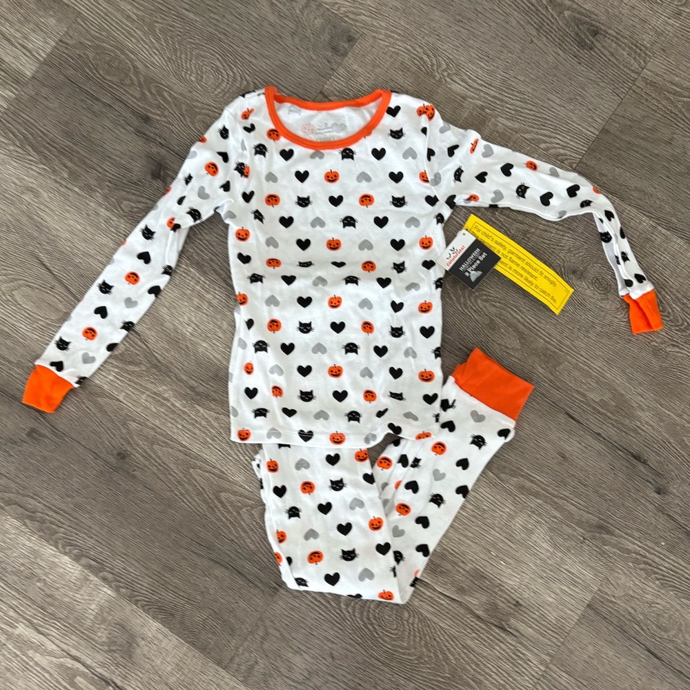 NWT girls Halloween size 7 Jammie’s two pieces